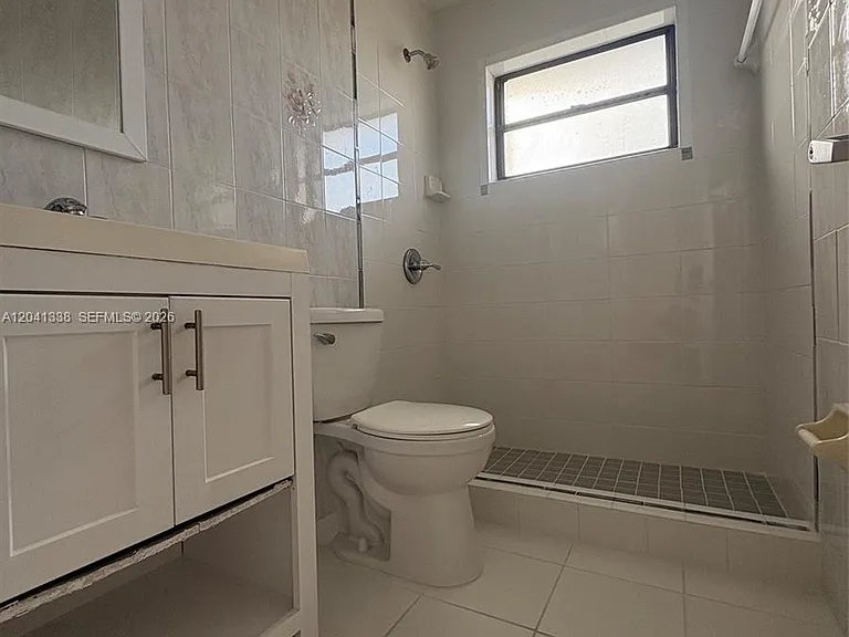 231 E 7th St #202 — Photo 7