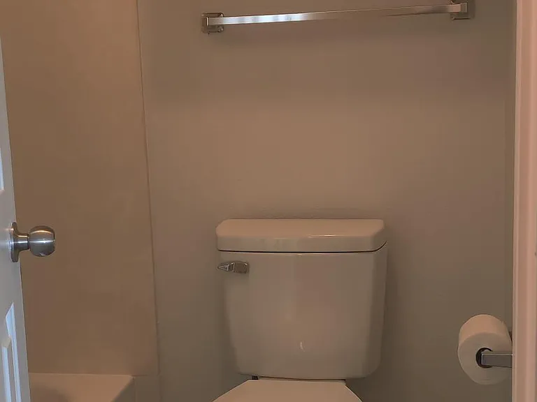 2nd floor bath (Jack and Jill layout)