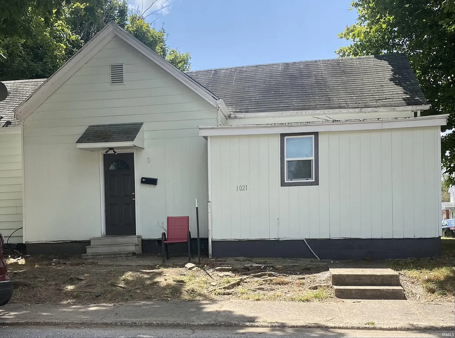 1021 N Elliott St photo 1