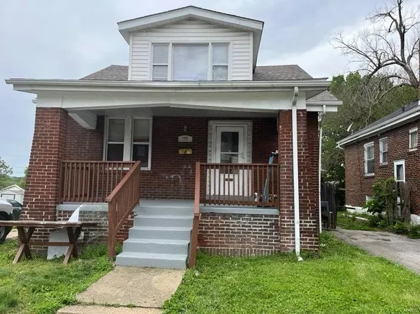 1205 Gregan Pl, Saint Louis, MO 63133