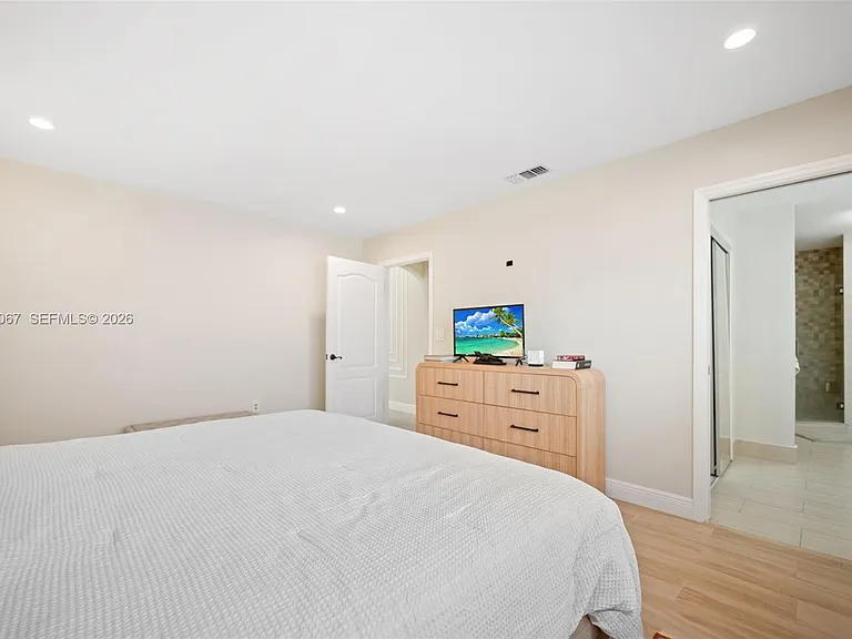 982 NW 133rd Ct — Photo 13