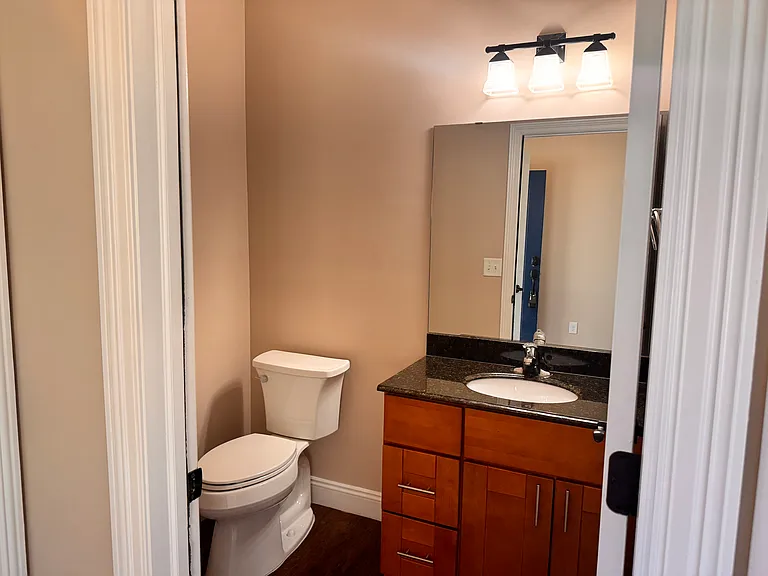 1594 Fruitland Ave — Photo 7