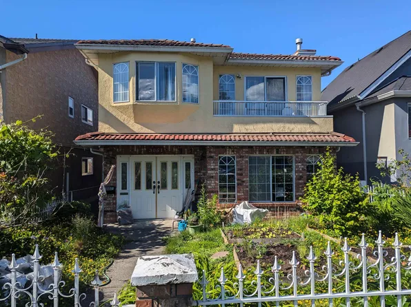 3061 Parker St, Vancouver, BC V5K 2V1