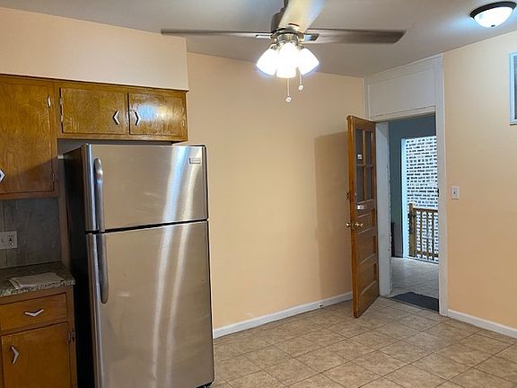 4th image of 2637 W Peterson Ave #2