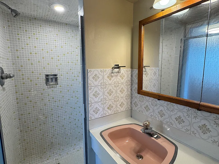 2642 Waverley Ave #BASEMENT — Photo 7
