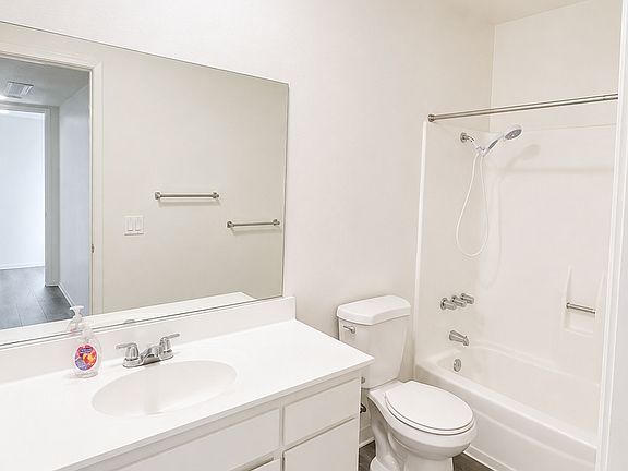5th image of 15739 Vanowen St