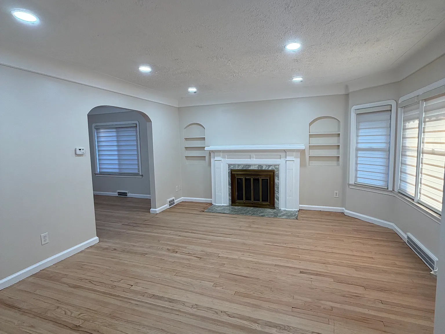 2 bed, 1000 sqft, $1,800 — Photo 2
