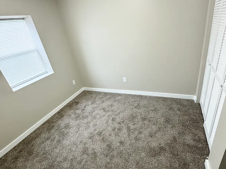 121 Oak St #E — Photo 10