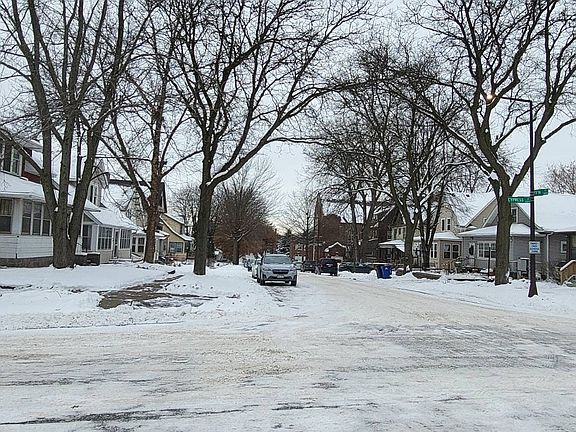 4th image of 1002 5th St E