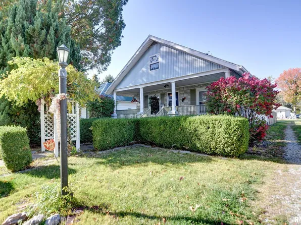 417 N Silver St, Taylorville, IL 62568