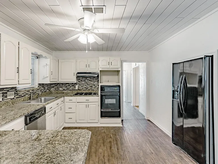 5821 Circular Dr — Photo 14