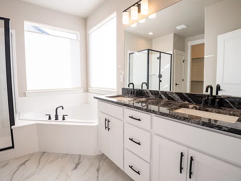 459 N Hawthorn Dr — Photo 15