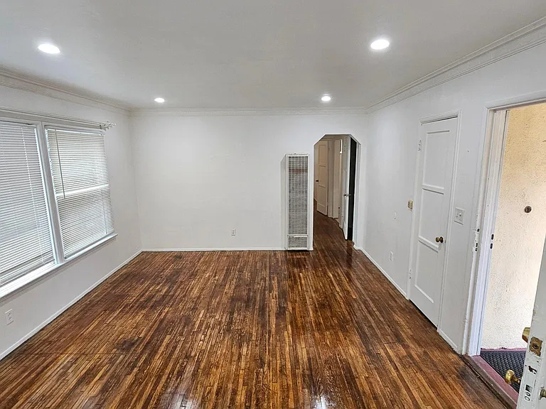 1207 S Fairfax Ave #1 — Photo 2