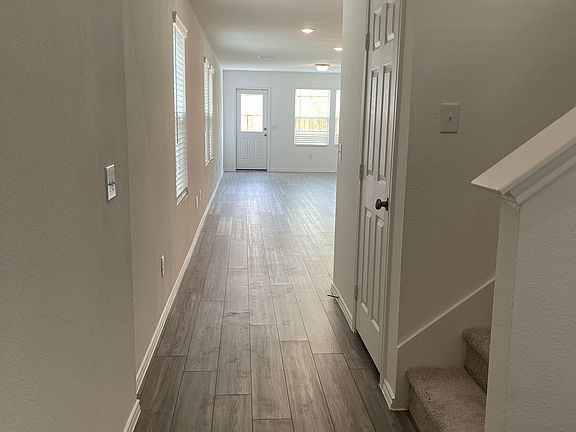 3rd image of 825 Breakwater Dr