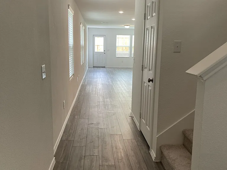 825 Breakwater Dr — Photo 3