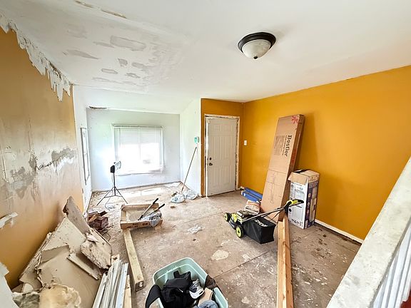 4th image of 14104 S Claire Blvd