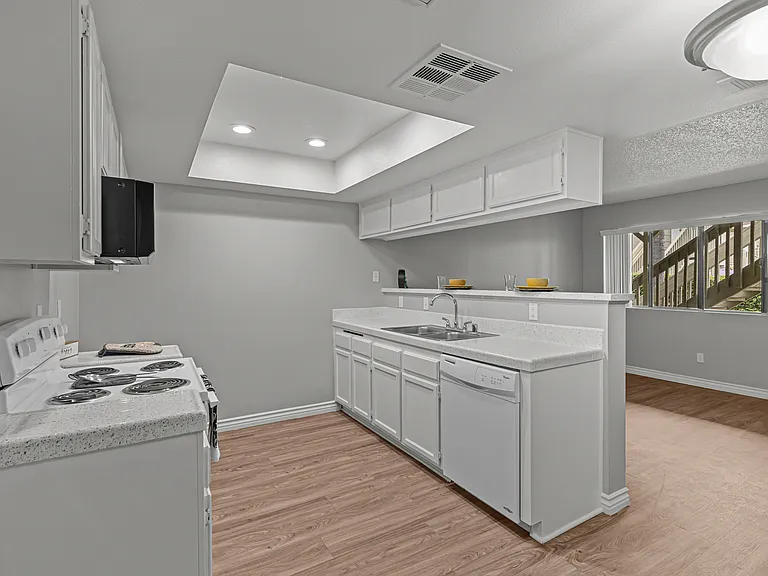 La Sierra Apartments — Photo 52