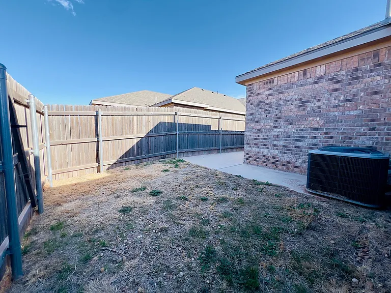 5726 Lehigh St — Photo 24