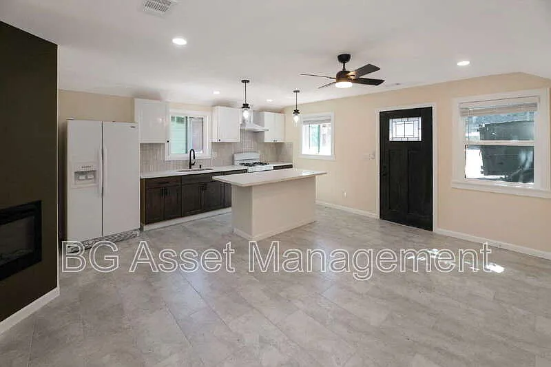 3 bed, 2.0 bath, 1000 sqft, $3,150 — Photo 1