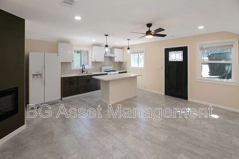 1st image of 2807 Sabral Cir