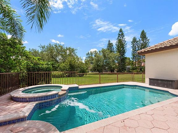 3rd image of 7699 Aralia Way