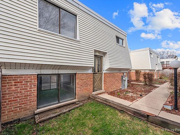 2nd image of 34W657 Elm Ct APT C