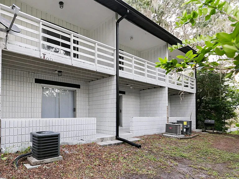 Oak Terrace — Photo 27