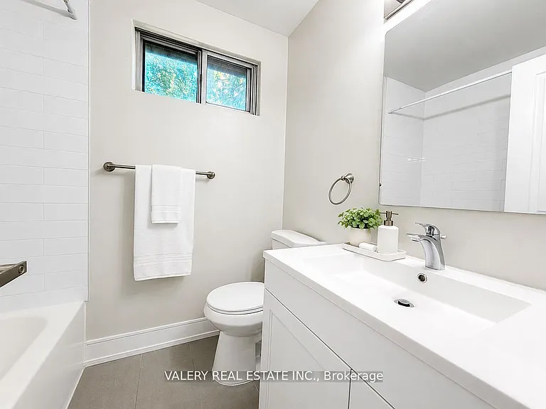 75 Eastdale Ave #Townhouse 69 — Photo 4