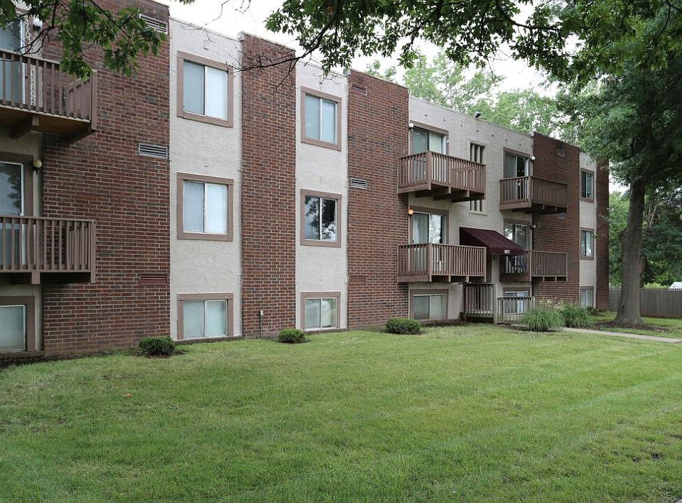 1st image of 9807 Cherry St #3