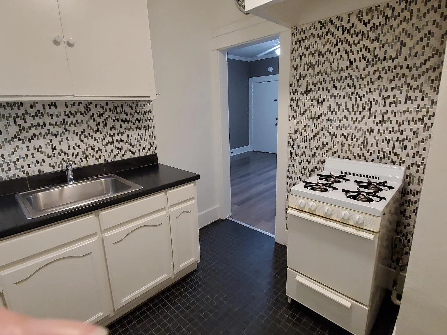 Studio, 400 sqft, $1,450 — Photo 3