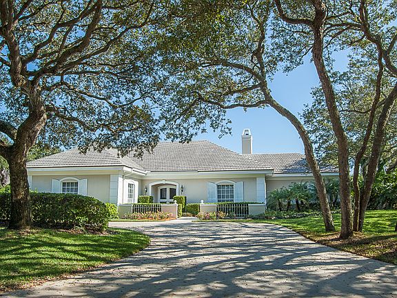 4th image of 460 Sea Oak Dr