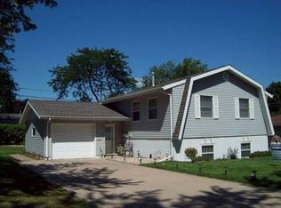 4320 Ford Ave NW, Cedar Rapids, IA 52405