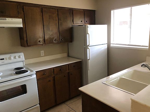 2nd image of 409 W Blum St #2