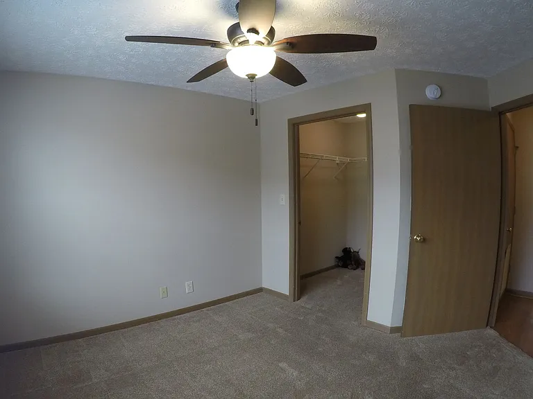 Crosspoint Apartments — Photo 10