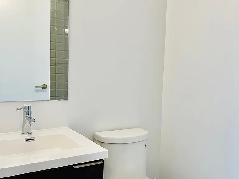 203 College St #1404 — Photo 3