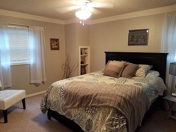 Guest bedroom 