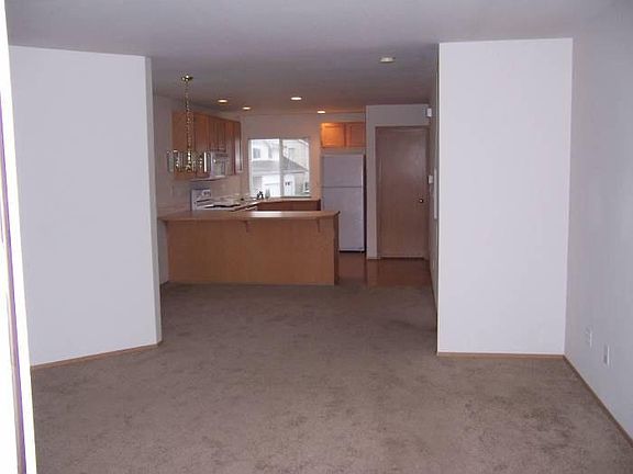 3rd image of 12416 63rd Ave E