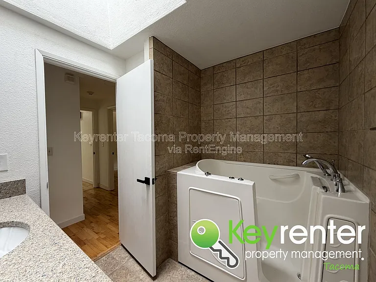 629 Sandra Lee Ct SE — Photo 12