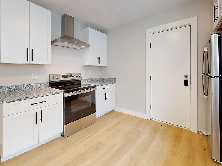 273 Maverick St #7 — Photo 1