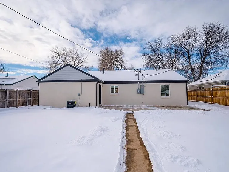 3240 Dexter St — Photo 21