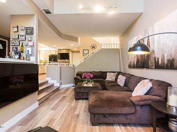 5th image of 157 Greenmeadow Dr