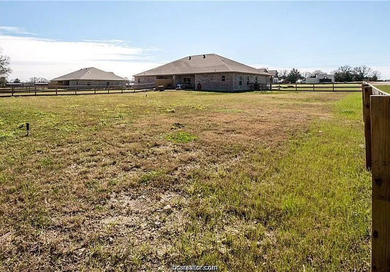 4001 Golden Eagle Dr #B — Photo 16