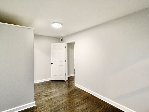 2nd image of 3338 W Bryn Mawr Ave APT 3