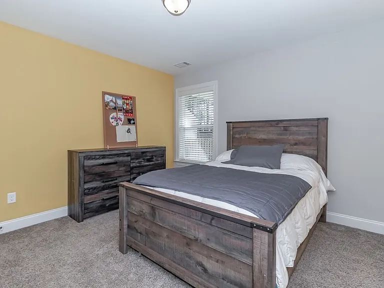 2112 Kinsale Ave — Photo 37