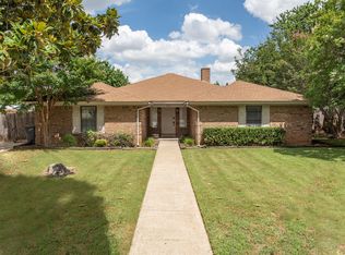 2340 Eagle Crest Dr, Grapevine, TX 76051