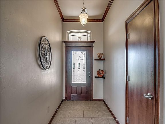 5th image of 915 Buchanan Ave