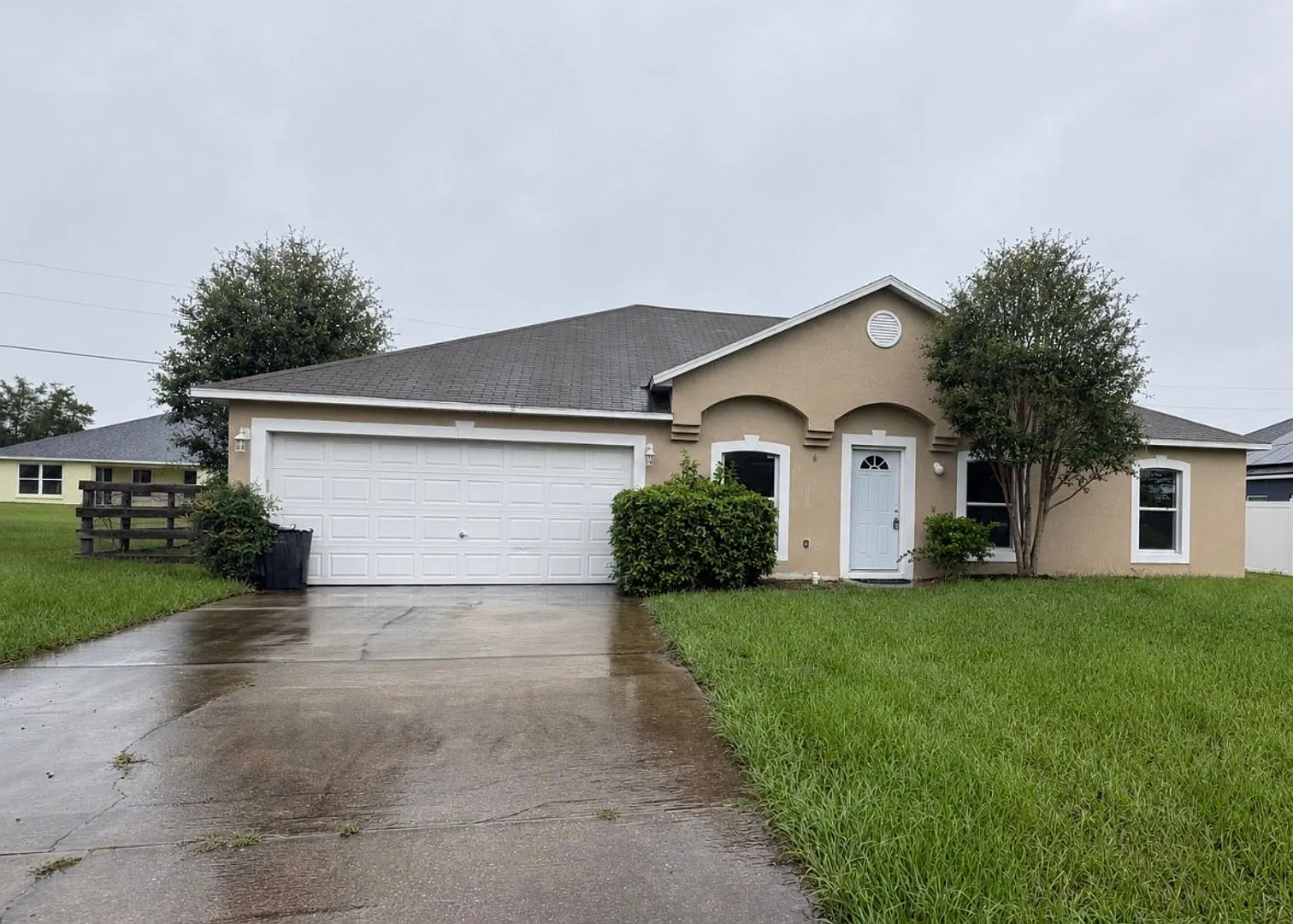 Beautiful 3-Bedroom Home with Open Floor Plan & Spacious Backyard in Marion Oaks! — Photo 1