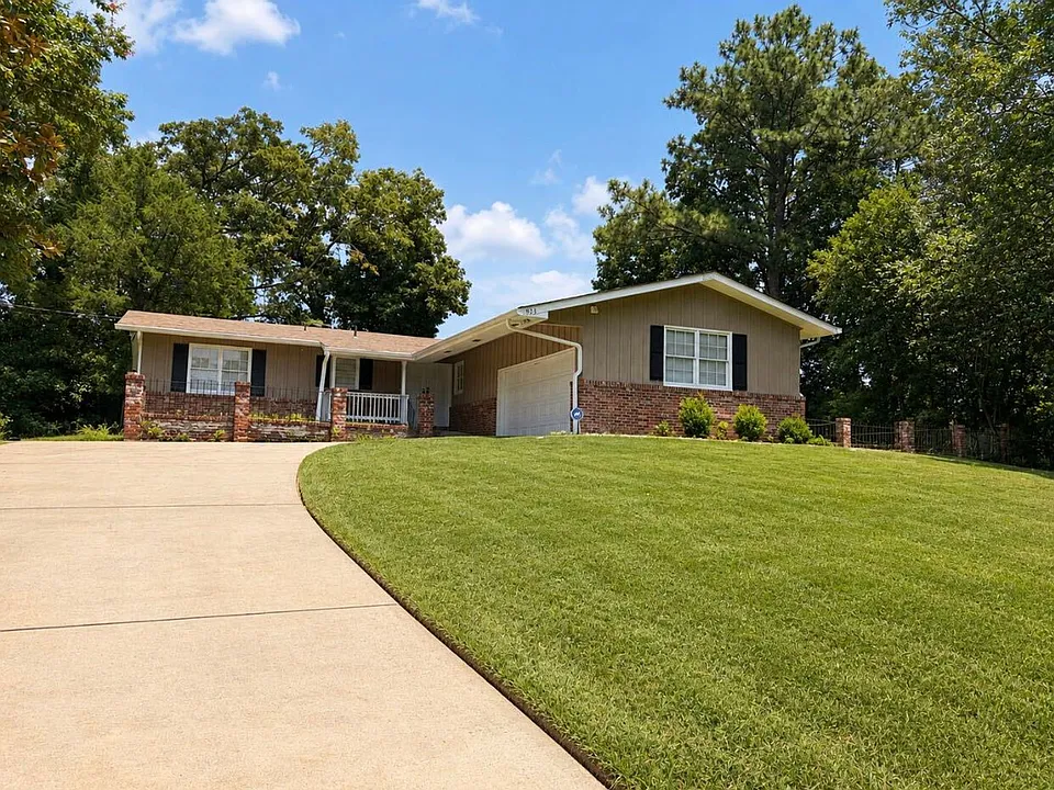 933 Garrett Dr