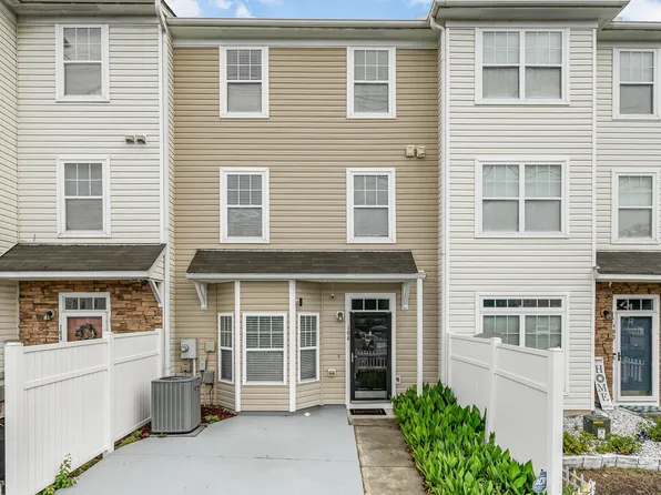 351 Gilman Ln Unit 104, Raleigh, NC 27610