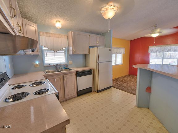 4th image of 517 E Bluewater Dr